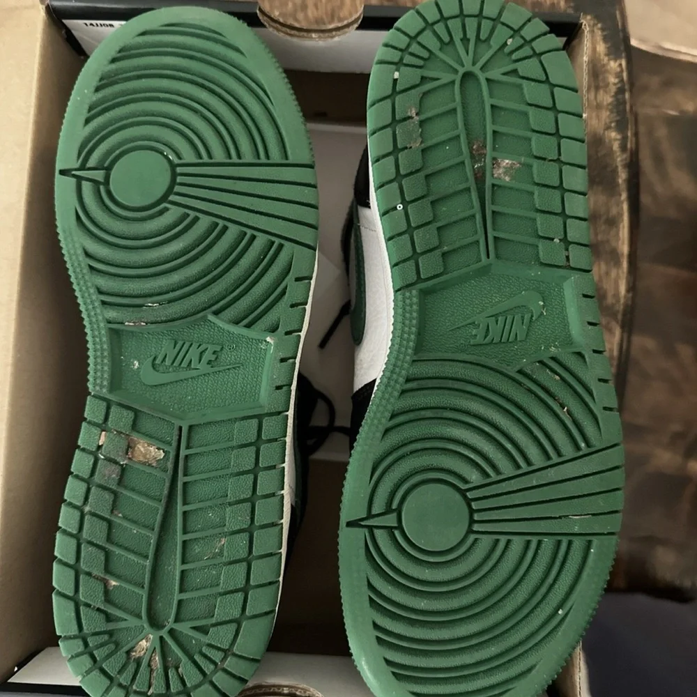 Jordan Air 1 Mid Black and Pine Sneakers - Picture 4 of 5